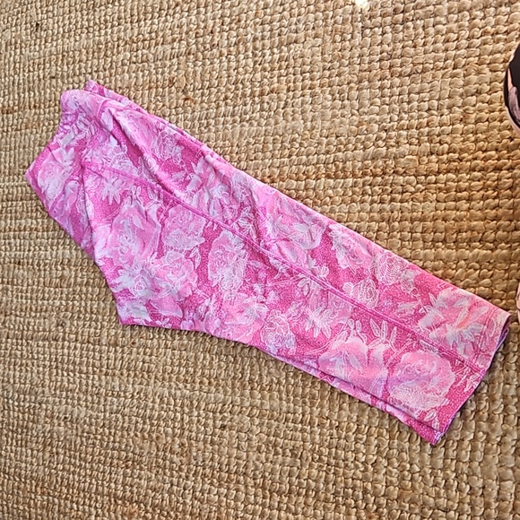 A) Lula roe workout pants - Picture 2 of 7